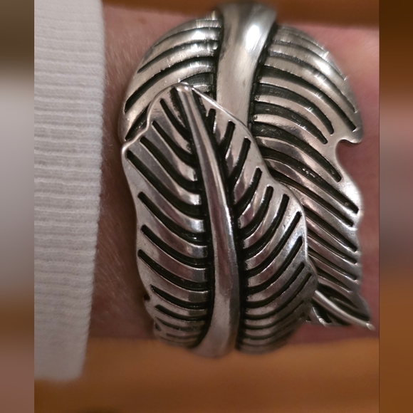 Delicate Leaf Etched Silver-Tone Bangle - Picture 10 of 10